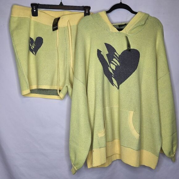 6X 30W Torrid Yellow Crop Sweater Hoodie Short Set Bolt Heart Luxe Cozy Lovesick - Picture 2 of 8